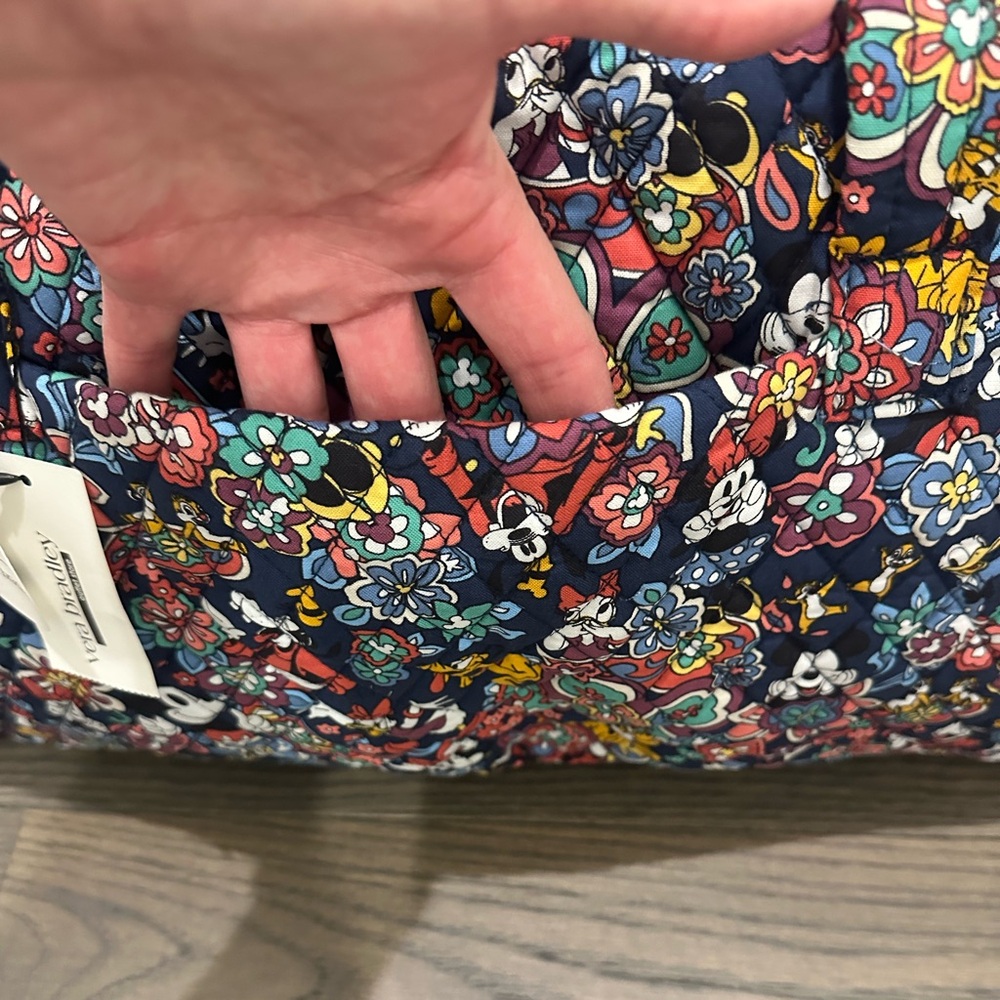 Vera Bradley Limited Edition Mickey and Friends Large Travel Duffel NWT - Picture 6 of 14